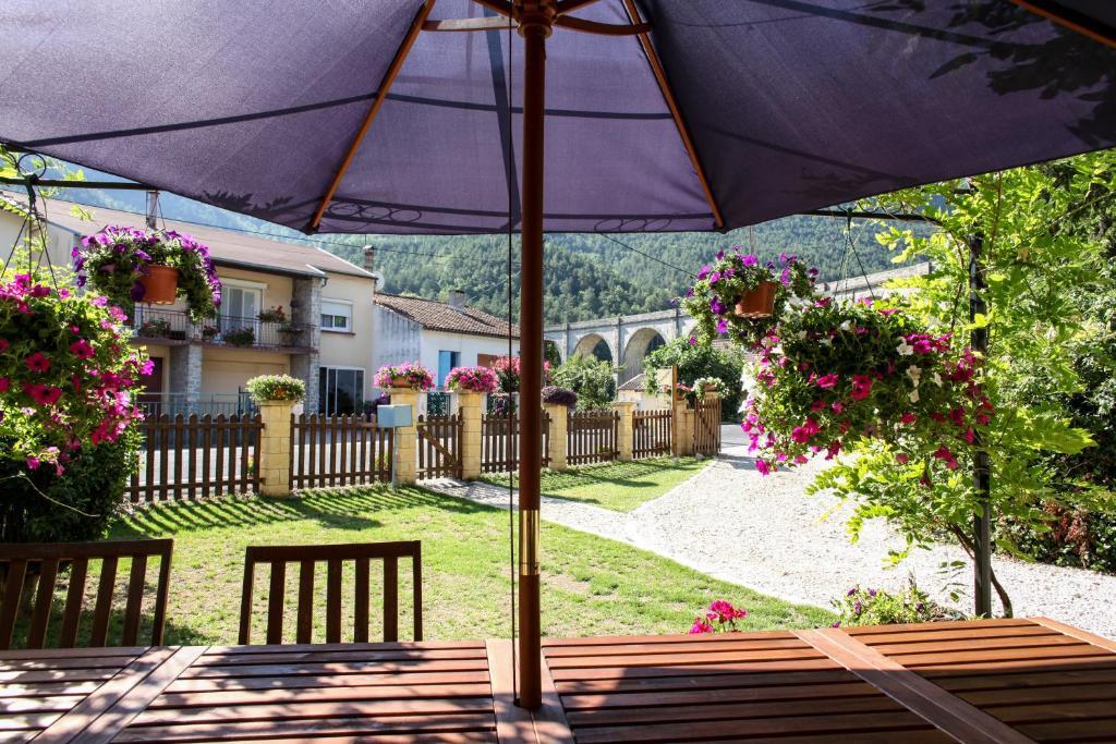 Bed and Breakfast Aux Quatre Saisons Axat Экстерьер фото